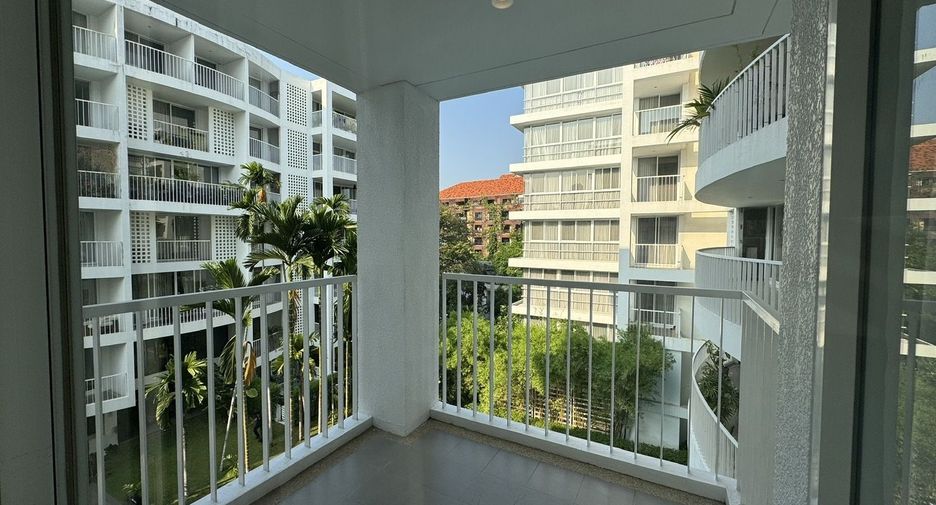 For rent 3 bedrooms apartment in Watthana, Bangkok