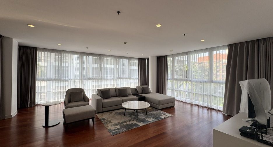 For rent 3 bedrooms apartment in Watthana, Bangkok