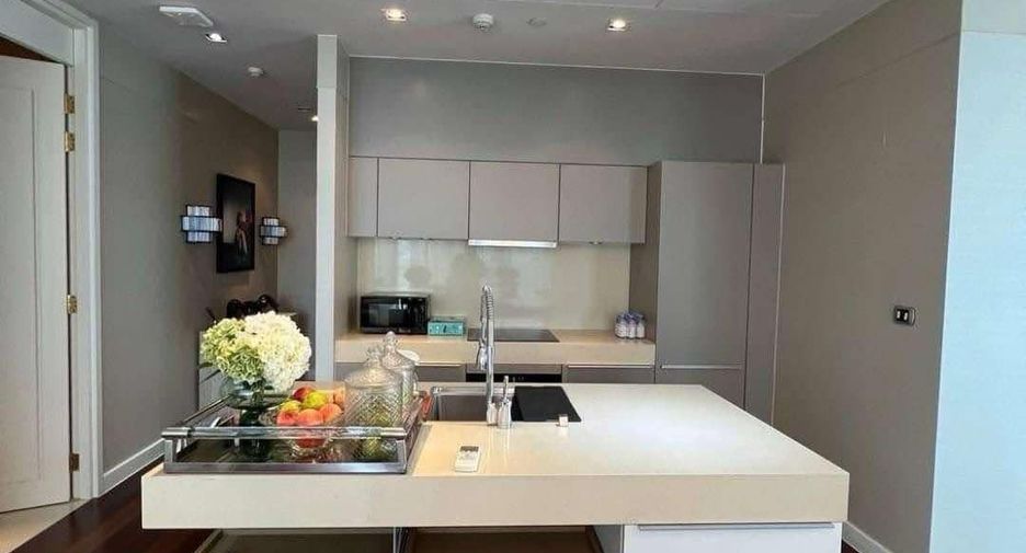 For rent 2 bedrooms condo in Khlong Toei, Bangkok