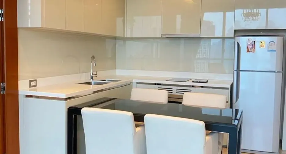 Condo en alquiler de 2 habitaciones en Khlong Toei, Bangkok
