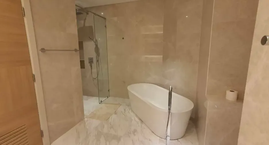 À louer 2 chambres condo à Pathum Wan, Bangkok