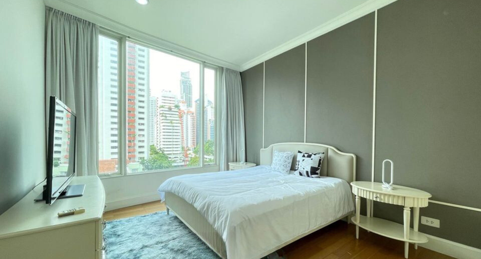 For rent 3 bedrooms condo in Watthana, Bangkok
