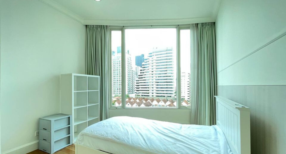 For rent 3 bedrooms condo in Watthana, Bangkok