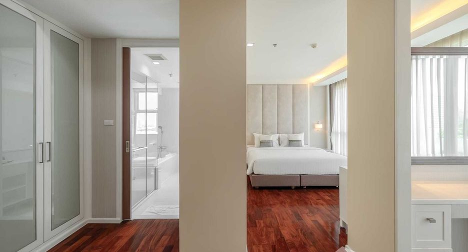 For rent 3 bedrooms apartment in Khlong Toei, Bangkok