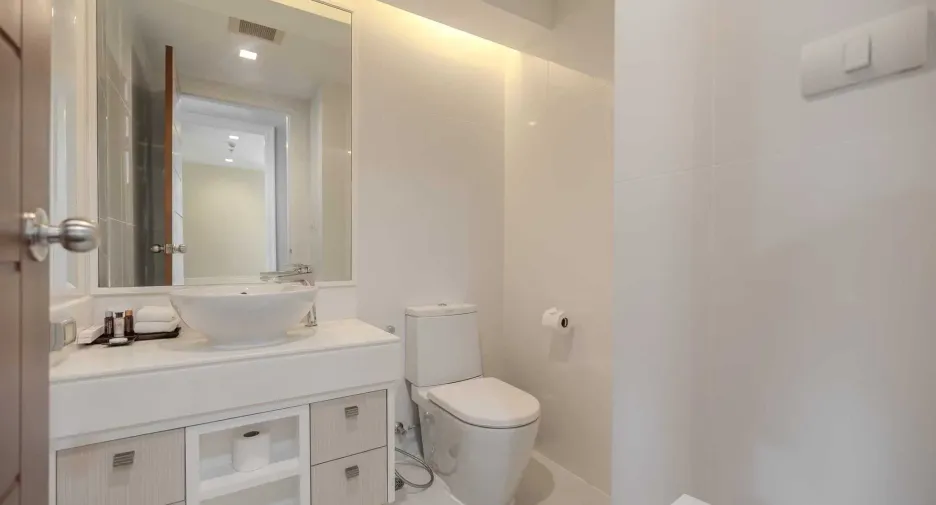 For rent 3 bedrooms apartment in Khlong Toei, Bangkok