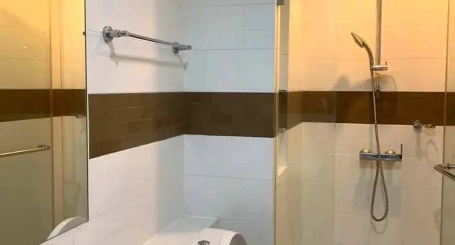 Condo en alquiler de 2 habitaciones en Phra Khanong, Bangkok