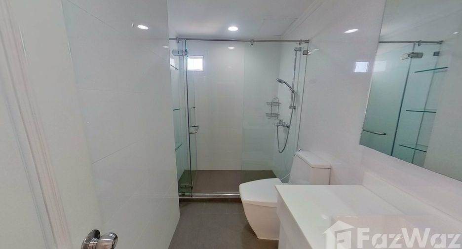 For rent 3 bedrooms condo in Sathon, Bangkok