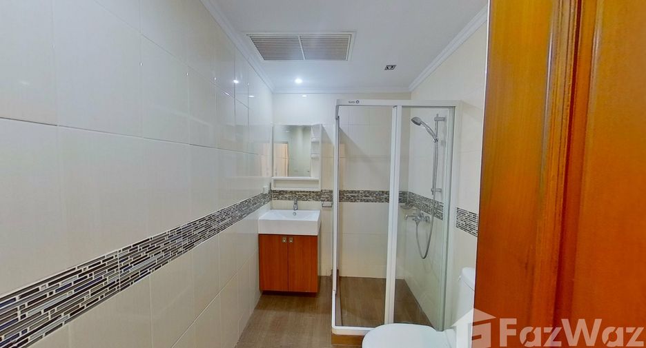 For rent 3 bedrooms condo in Sathon, Bangkok