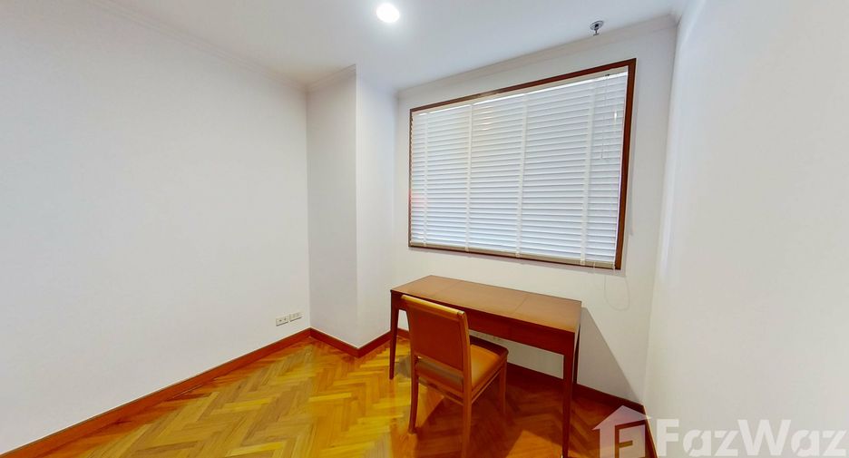 For rent 3 bedrooms condo in Sathon, Bangkok