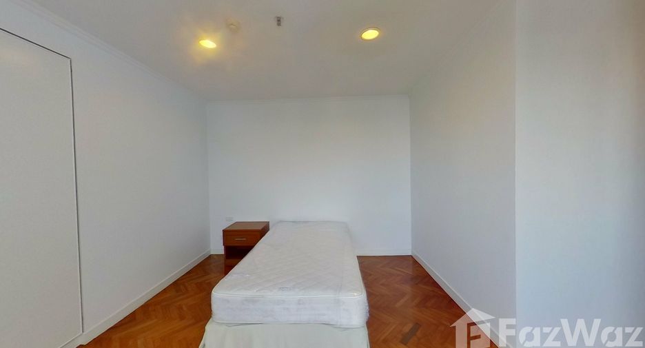 For rent 3 bedrooms condo in Sathon, Bangkok