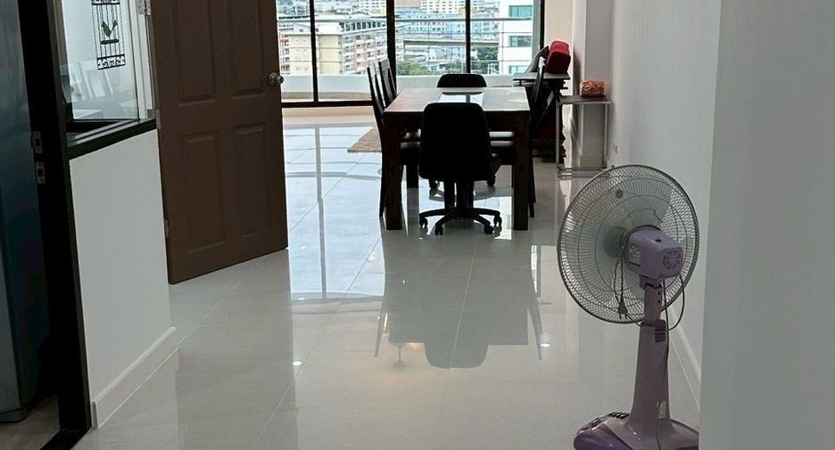 Condo en alquiler de 2 habitaciones en Bang Kho Laem, Bangkok