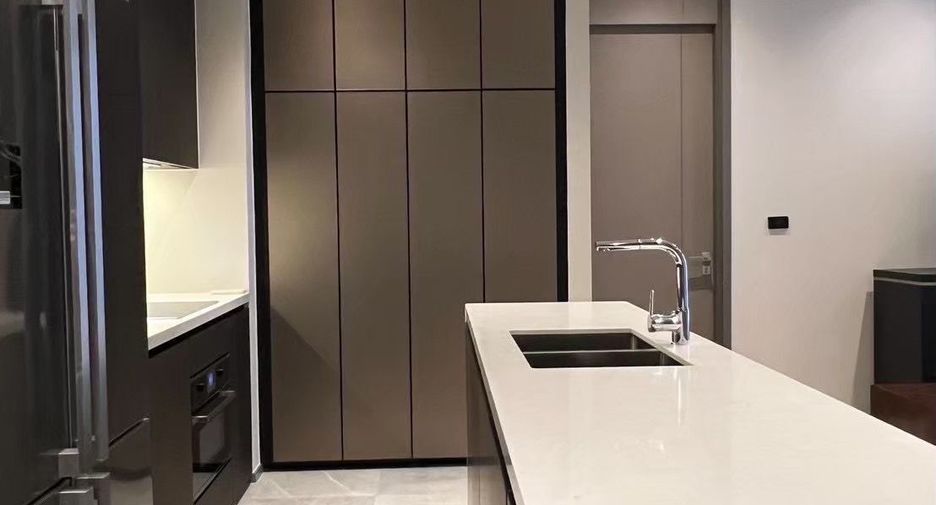 For rent 2 bedrooms condo in Khlong Toei, Bangkok