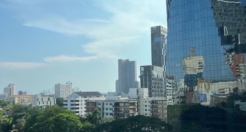 For rent 2 bedrooms condo in Khlong Toei, Bangkok
