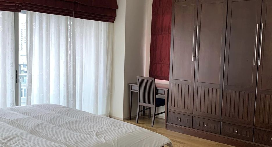 For rent 3 bedrooms condo in Khlong Toei, Bangkok