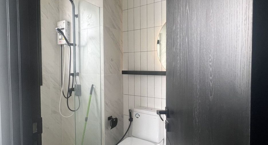 For rent 2 bedrooms condo in Khlong San, Bangkok