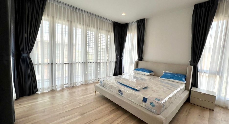 Haus zur Miete mit 4 Zimmer in Bang Kapi, Bangkok
