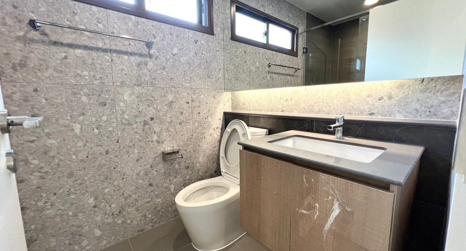 Haus zur Miete mit 4 Zimmer in Bang Kapi, Bangkok