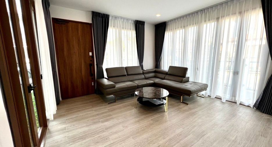 Haus zur Miete mit 4 Zimmer in Bang Kapi, Bangkok