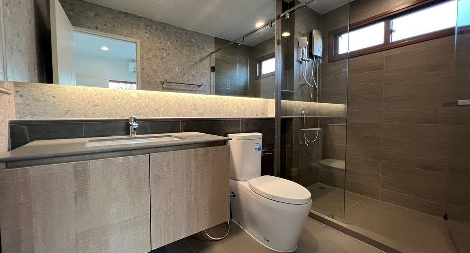 Haus zur Miete mit 4 Zimmer in Bang Kapi, Bangkok