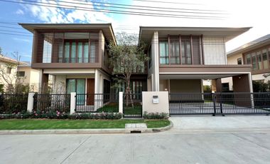 For rent 4 bedrooms house in Bang Kapi, Bangkok