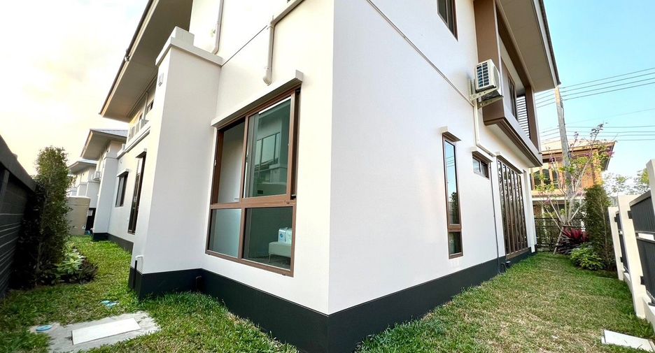 Haus zur Miete mit 4 Zimmer in Bang Kapi, Bangkok