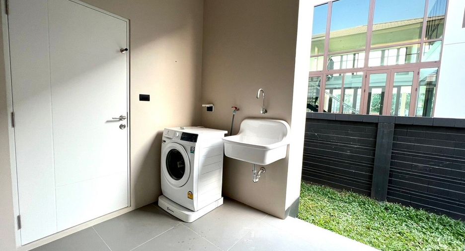 Haus zur Miete mit 4 Zimmer in Bang Kapi, Bangkok