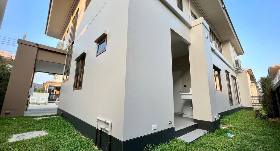 Haus zur Miete mit 4 Zimmer in Bang Kapi, Bangkok
