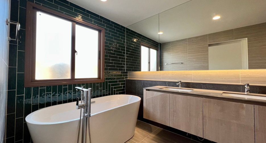 Haus zur Miete mit 4 Zimmer in Bang Kapi, Bangkok