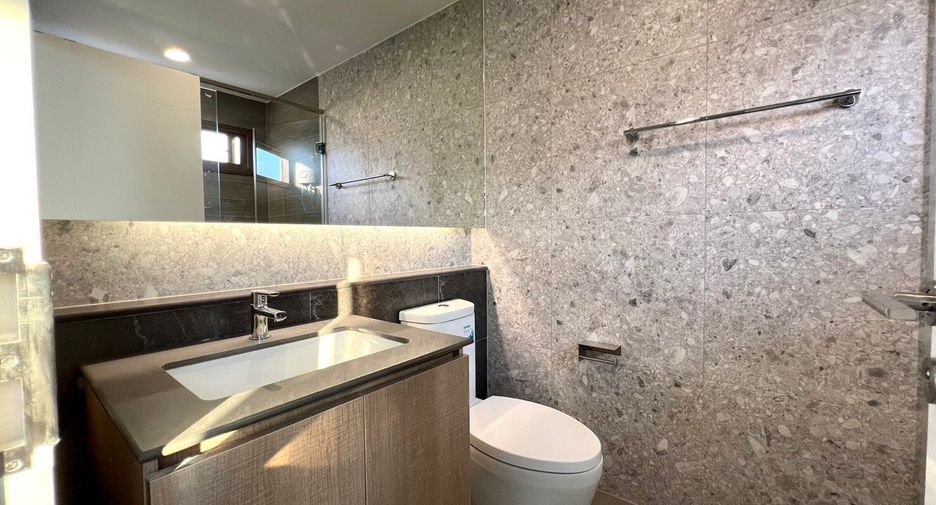 Haus zur Miete mit 4 Zimmer in Bang Kapi, Bangkok