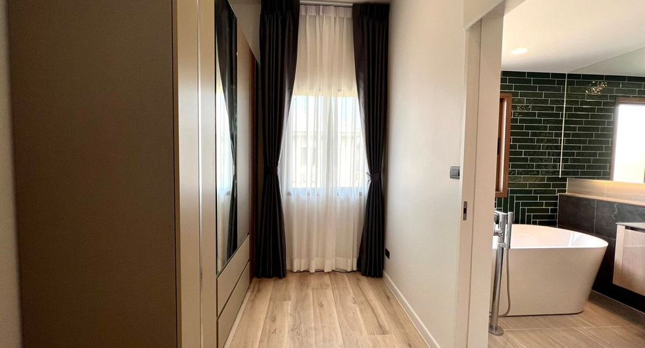 Haus zur Miete mit 4 Zimmer in Bang Kapi, Bangkok