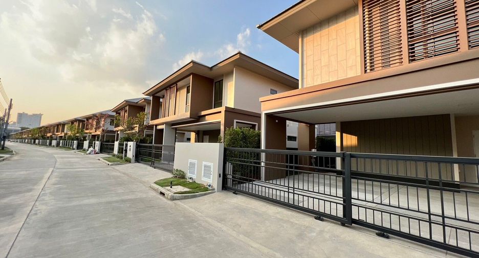 Haus zur Miete mit 4 Zimmer in Bang Kapi, Bangkok
