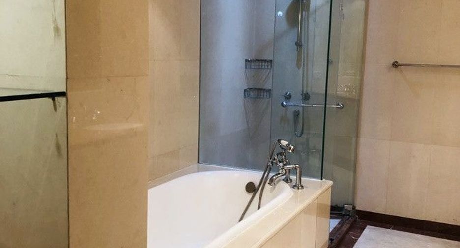 Condo en alquiler de 3 habitaciones en Pathum Wan, Bangkok