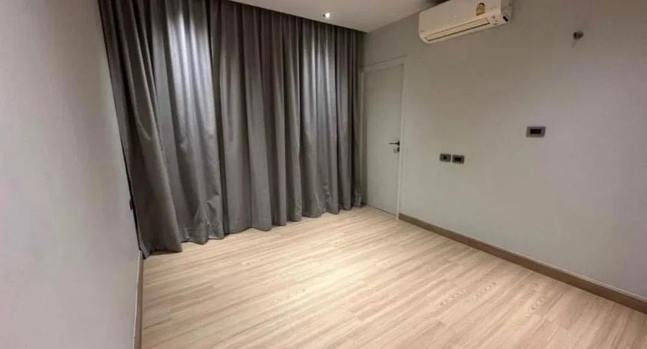 For rent 2 bedrooms condo in Wang Thonglang, Bangkok