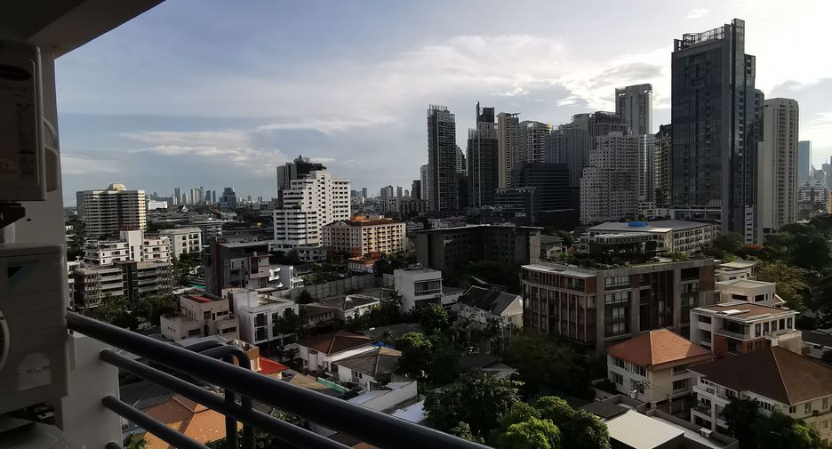 Condo en alquiler de 2 habitaciones en Khlong Toei, Bangkok