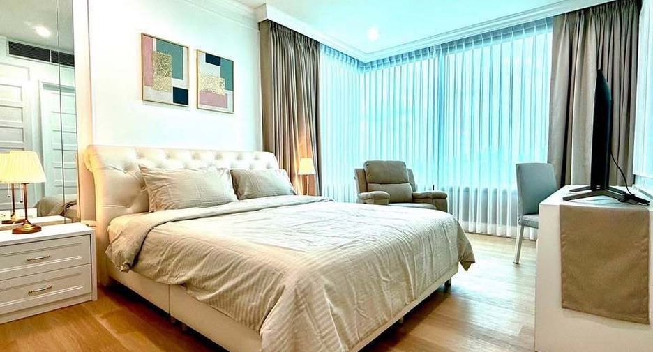 For rent 3 bedrooms condo in Khlong Toei, Bangkok