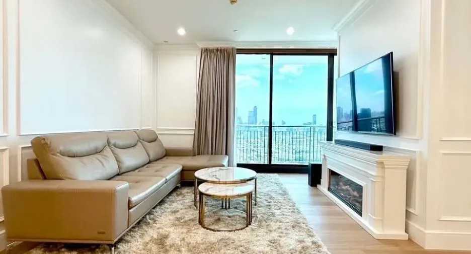 For rent 3 bedrooms condo in Khlong Toei, Bangkok