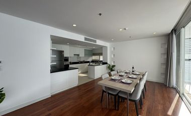 For rent 3 bedrooms apartment in Watthana, Bangkok