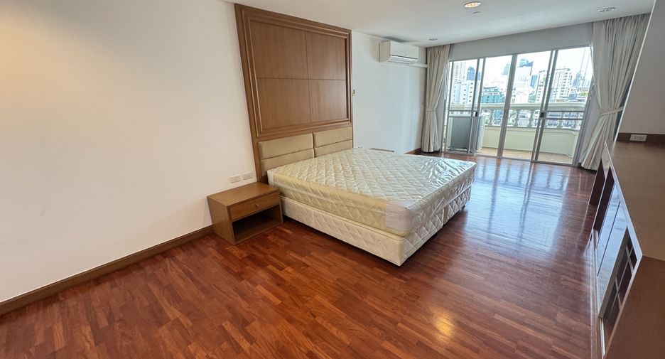 Apartamento en alquiler de 3 habitaciones en Khlong Toei, Bangkok