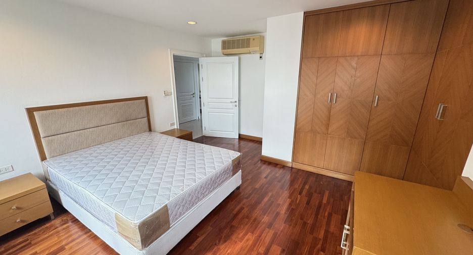 Apartamento en alquiler de 3 habitaciones en Khlong Toei, Bangkok