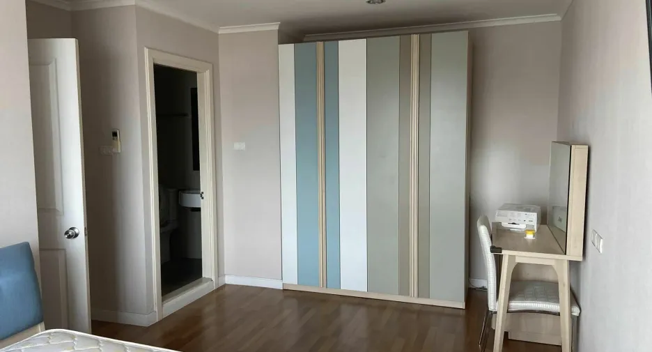For rent 2 bedrooms condo in Yan Nawa, Bangkok