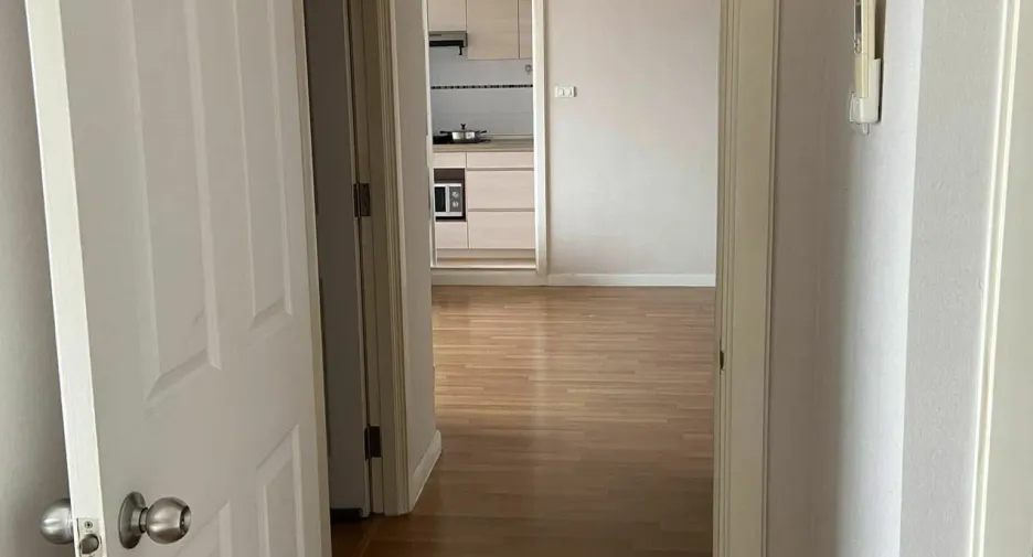 For rent 2 bedrooms condo in Yan Nawa, Bangkok