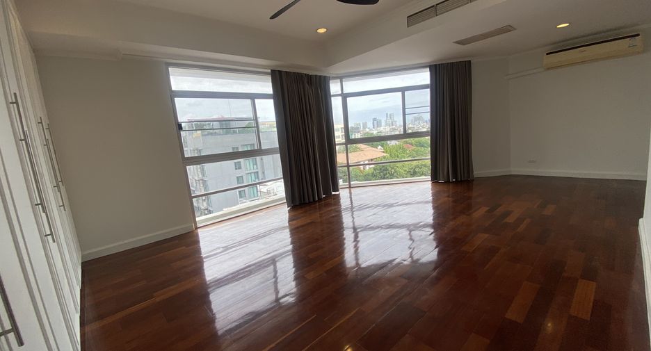 For rent 4 bedrooms condo in Watthana, Bangkok
