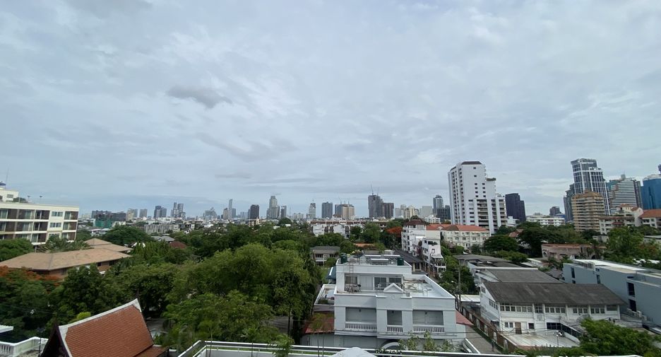 For rent 4 bedrooms condo in Watthana, Bangkok