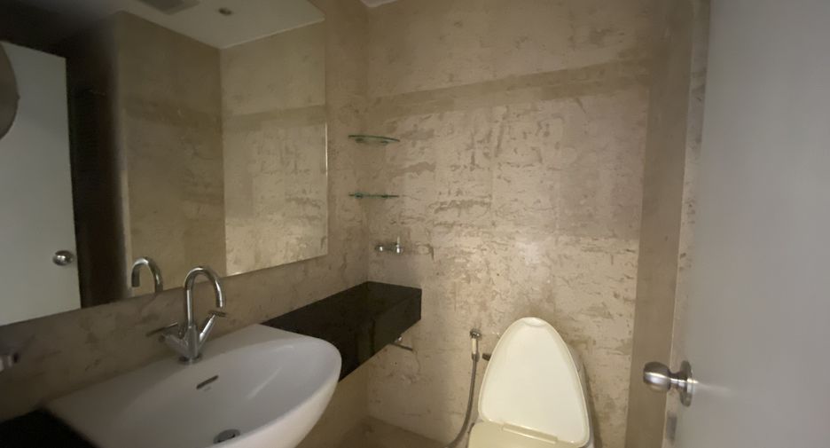 For rent 4 bedrooms condo in Watthana, Bangkok