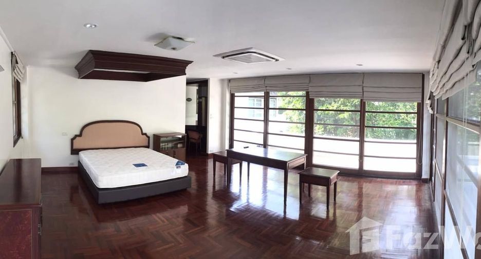 For rent 4 bedrooms house in Watthana, Bangkok