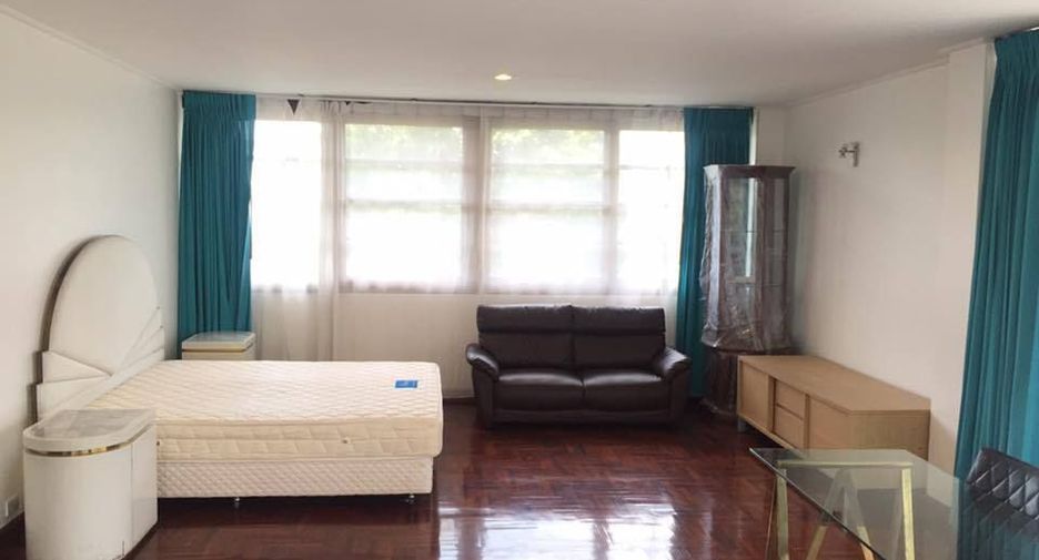 For rent 4 bedrooms house in Watthana, Bangkok