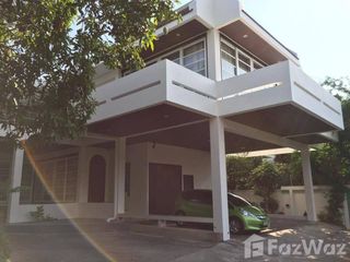 For rent 4 bedrooms house in Watthana, Bangkok