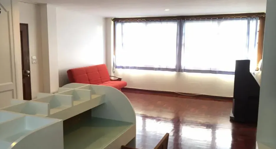 For rent 4 bedrooms house in Watthana, Bangkok
