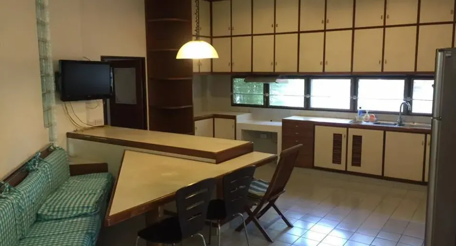 For rent 4 bedrooms house in Watthana, Bangkok