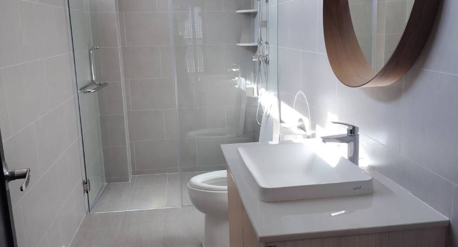 For rent 4 bedrooms condo in Watthana, Bangkok